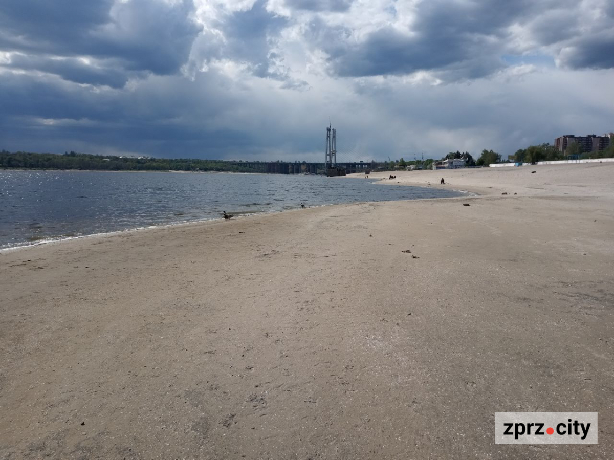 Як виглядає Центральний пляж Запоріжжя майже через два роки після підриву Каховської ГЕС - фото