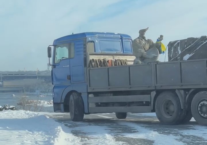 Символ свободи та пам’яті: у Запоріжжі на Хортиці з'явилася нова скульптура (відео)