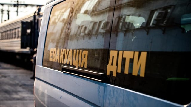 З прифронтового села на Запоріжжі евакуювали сімох людей, серед них – діти (відео)