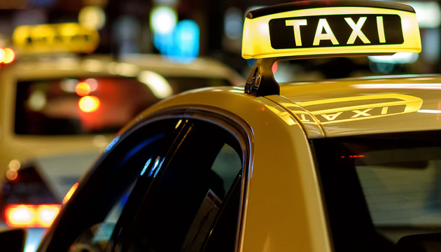 Касові апарати в кожне таксі: у Запоріжжі водії повинні видавати чеки пасажирам