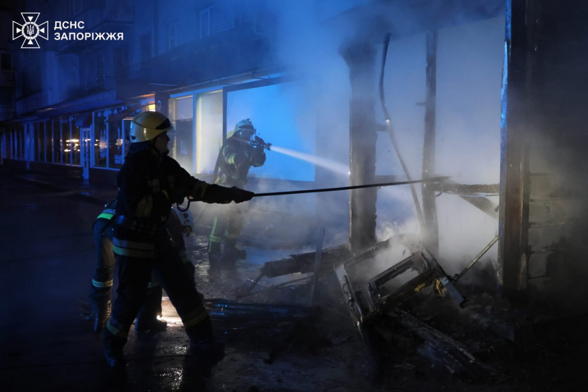 Пожежа у Запоріжжі: в одному з районів міста загорівся торгівельний кіоск (фото)