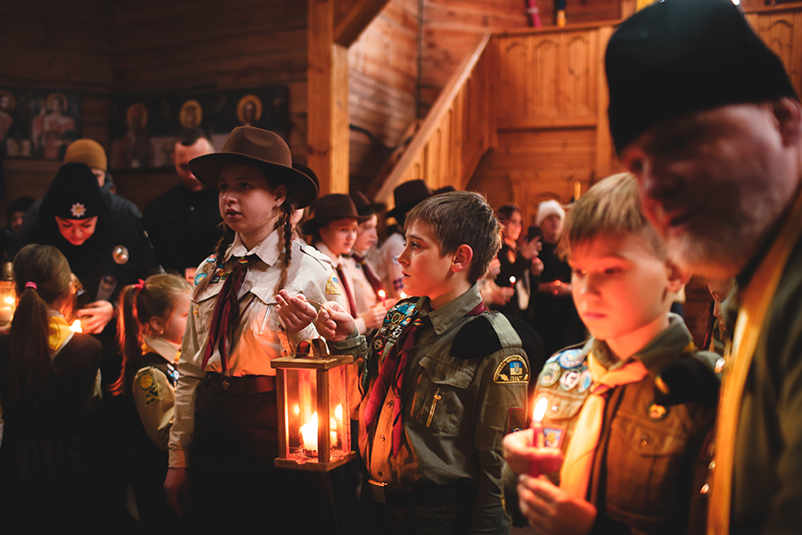 Запорізькі пластуни передали Вифлеємський вогонь на фронт (фото)