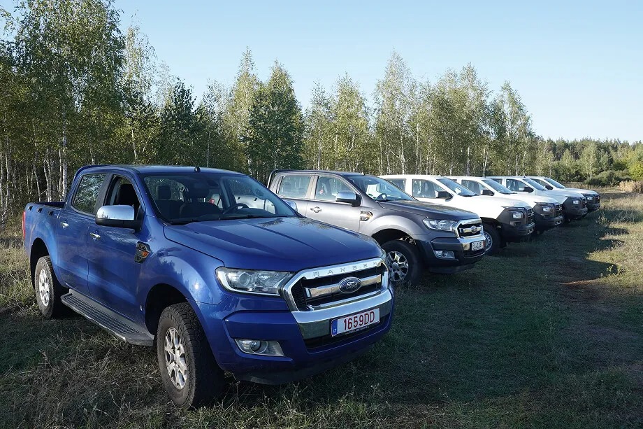 Дев’ять пікапів на понад 9 млн грн: 