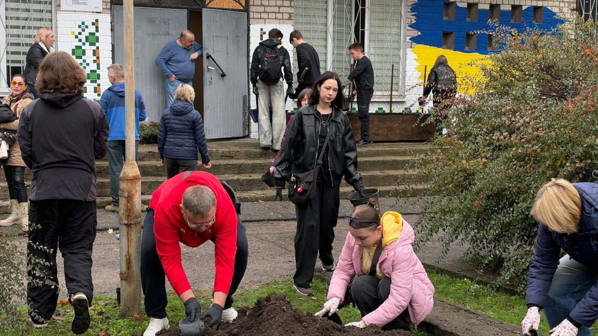 У Запоріжжі створили ароматерапевтичну клумбу та озеленили простір для ветеранів