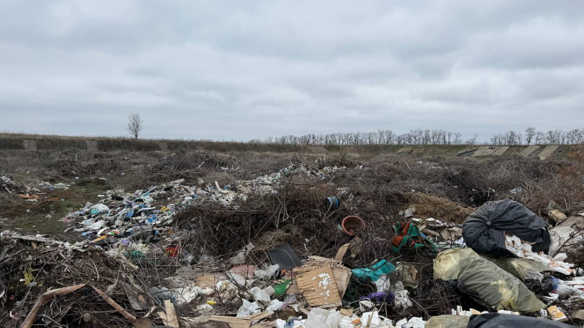 Відмовляються платити за вивіз відходів - у Михайлівській громаді на Запоріжжі з'являються незаконні сміттєзвалища