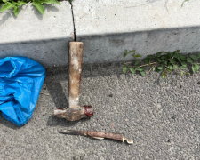 Молоток, яким пенсіонер трощив магазини в Запоріжжі