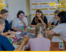 «Мовлення без слів»: Фонд Ріната Ахметова провів сеанс арттерапії для дітей, повернених із депортації