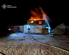 П'ять пожеж за добу: в Запорізькому районі внаслідок ворожих обстрілів постраждав чоловік (фото)