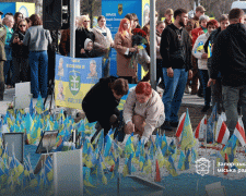 У Запоріжжі вшанували бійців 6 ОСБ та встановили 71 прапорець на Алеї Пам'яті