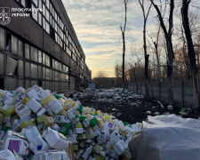 У Запоріжжі підприємця та його дружину судитимуть за незаконну переробку небезпечних відходів, забруднення землі та збитки довкіллю.