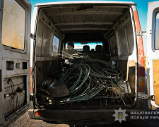 На Запоріжжі двоє чоловіків уночі намагалися викрасти понад 1250 метрів залізничного дроту