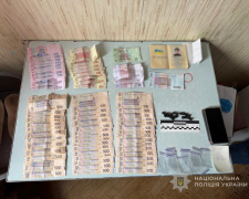 У Запоріжжі правоохоронці затримали жінку, яка збувала особливо  небезпечні наркотики, фото: Поліції Запорізької області