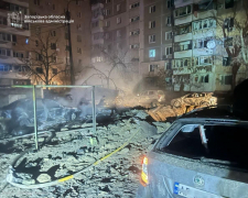 Росіяни вдарили по Запоріжжю на світанку: внаслідок обстрілу є постраждалі, пошкоджено житло та автомобілі (фото, відео)