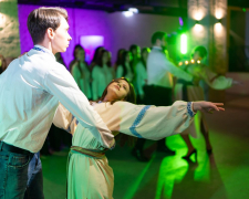 Свято з важливою метою: в Запоріжжі провели новорічний бал на підтримку захисників (фото, відео)