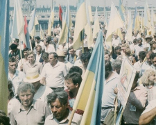 500 тисяч синьо-жовтих прапорів над радянським Запоріжжям – публікуємо щоденник учасника подій