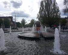 У Запоріжжі запрацював один з головних фонтанів - фото, відео