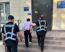На Запоріжжі поліцейські викрили жінку, яка обкрадала домівки евакуйованих жителів прифронтової громади