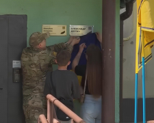 У Запоріжжі відкрили меморіальну дошку військовому Олександру Дергачу «Шороху», який загинув на Донеччині у 2024 році.