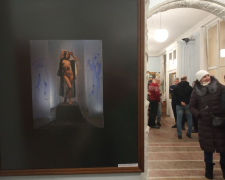 Запорізькі фотохудожники завершують рік великою виставкою - показали багато еротики