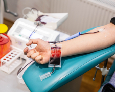 Потреба – рятувати життя: запорізькі металурги провели першу цього року донорську акцію 