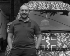 Ампутація кухонним ножем під завалами - військовий хірург на Запоріжжі врятував життя побратиму в екстремальних умовах