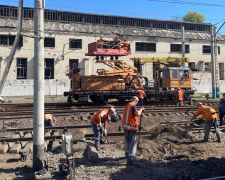 Відновили пошкоджену колію – у Запоріжжі поновили рух поїздів до станції Запоріжжя-1