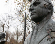 У Запорізькій області росіяни понівечили пам&#039;ятник славетному льотчику - фото
