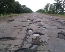 Їздити неможливо: чи відремонтують в Запорізькій області дорогу, на яку скаржаться водії