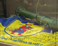Від козаків до ЗСУ – у Запоріжжі відкрили виставку культових речей і зброї різних епох (фото)