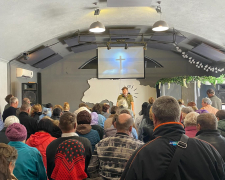 Російські військові зруйнували Дім молитви у селі Запорізької області - як він виглядав раніше і тепер