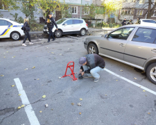 Рейд проти нахаб - в Запоріжжі зрізали незаконні блокатори на парковках