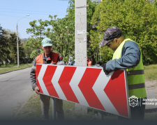 Власне виробництво знаків запрацювало у Запоріжжі: місто економить і реагує швидше