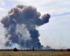 Біля окупованого міста Запорізької області весь день лунають вибухи