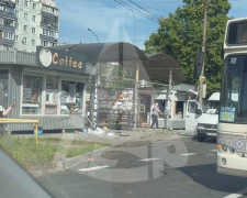 Росіяни вдарили по зупинці в Запоріжжі 8 червня.