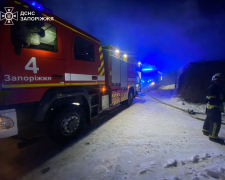 У Запоріжжі спалахнула пожежа — жінка опинилася в небезпеці у житловому будинку