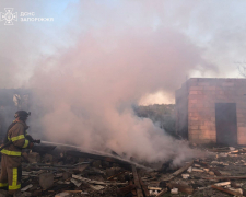Наслідки обстрілів Запорізького району 3 травня. Фото: ДСНС
