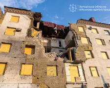 Бцдинок на вулиці Незалежної України в Запоріжжі після авіаудару 19 липня