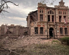 Російські військові пошкодили одну з найкрасивіших історичних будівель Запоріжжя - фото