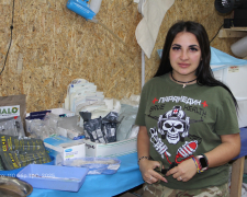 &quot;Не змогла лишатися осторонь&quot; - дівчина із Запоріжжя змінила професію кухаря на посаду бойового медика (фото)