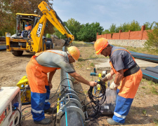 Аварійна ділянка - в одному з районів Запоріжжя ремонтують водогін (фото)