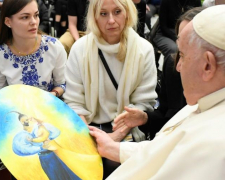 Папі Римському подарували картину юного художника із Бердянська