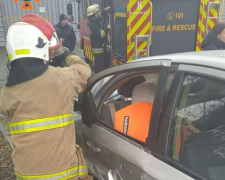 Жінку затисло конструкціями автомобіля: у Запоріжжі сталась аварія с постраждалими - подробиці