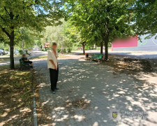 Привітався, вихопив телефон у пенсіонера і втік - у Запоріжжі поліцейські затримали грабіжника (фото)