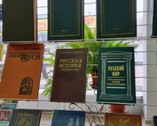 У бібліотеки окупованого міста Запорізької області масово завозять російські книжки