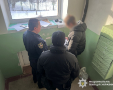 «Родинна справа»: мешканець Запоріжжя організував масштабну схему контрабанди та збуту забороненого наркотичного засобу (фото)