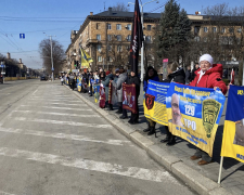 "Мовчання — це смерть": у центрі Запоріжжя відбулася акція на підтримку військовополонених (фото)