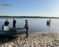 Пішов купатись та зник під водою - у Запоріжжі відпочиваючі врятували 11-річного хлопчика