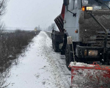 Сніг та ожеледиця: яка ситуація на дорогах в Запорізькій області