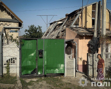 Без даху, вікон та дверей - ворожі обстріли понівечили житло запорізької поетеси-піснярки (фото)