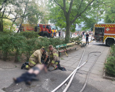 Реанімація не допомогла - під час пожежі у запорізькій дев&#039;ятиповерхівці загинув чоловік (фото, відео)